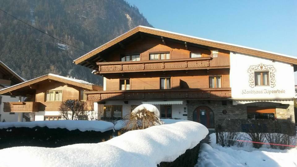 Landhaus Alpenrose Mayrhofen Exterior foto